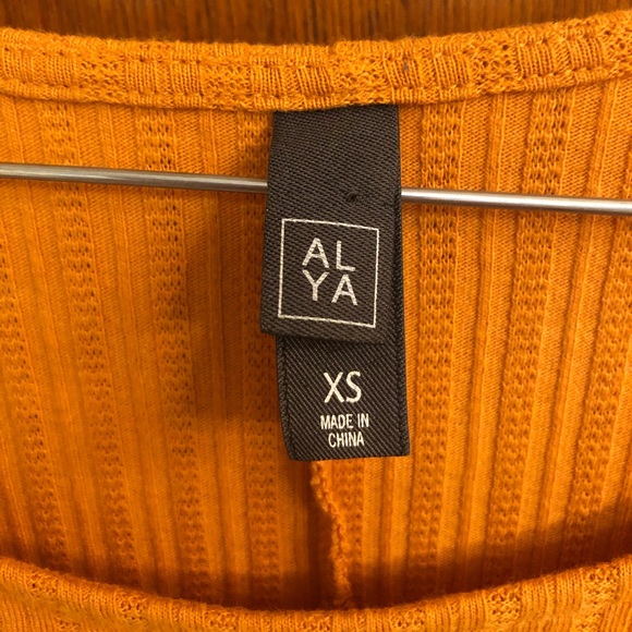 Francesca’s Tangerine Top 🍊 - Picture 3 of 5